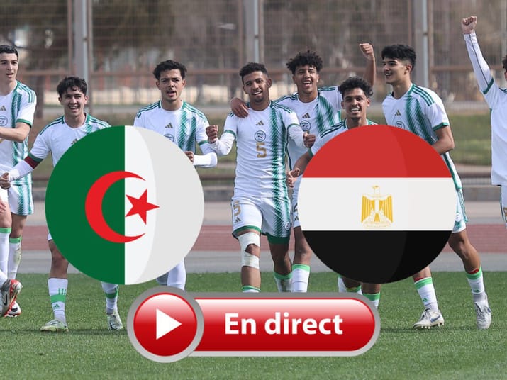 Équipe de football U20 d'Algérie et d'Égypte en célébration.