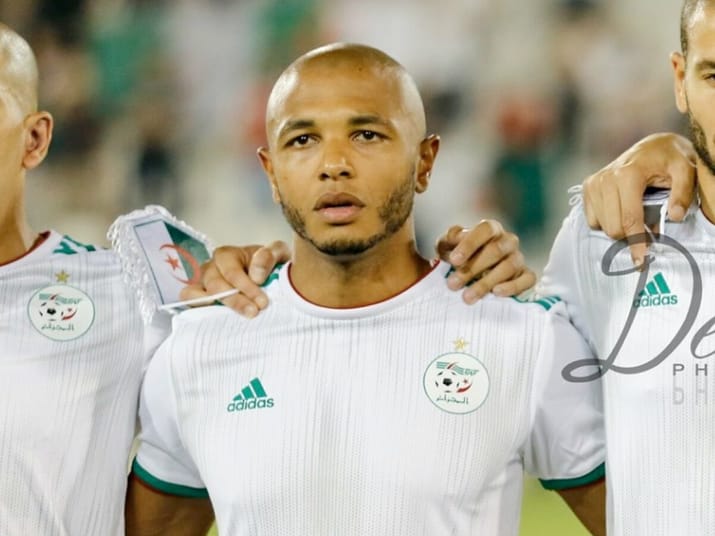 Brahimi, joueur de l'équipe d'Algérie, lors d'une rencontre importante.