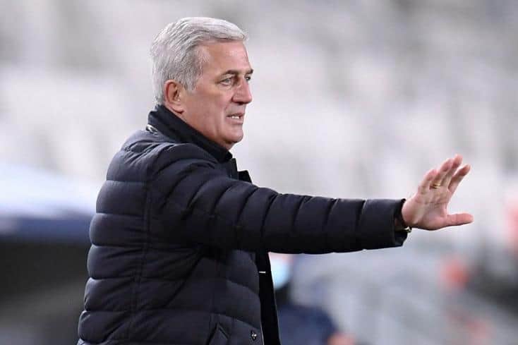 Coach Petkovic en action lors d'un match ou entraînement.