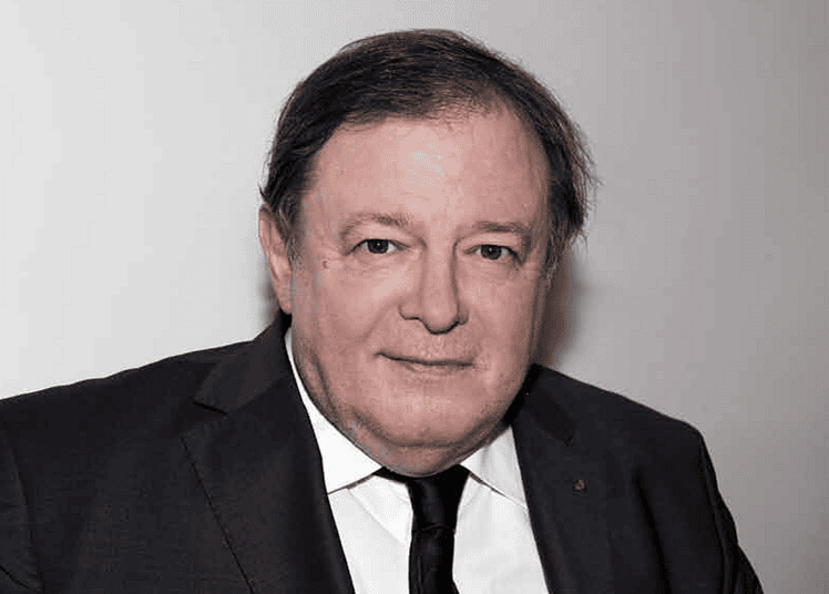 Jean-Pierre Mignard : un coup de théâtre face à Retailleau ! Portrait de Jean-Pierre Mignard, avocat et homme politique français.