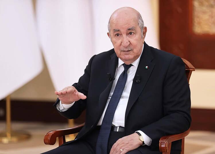 Tebboune dévoile une mesure clé pour moderniser l’agriculture Tebboune lors d'une interview, discutant de la modernisation de l'agriculture.
