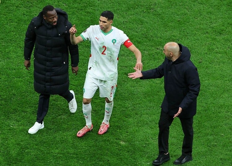 Regragui et Thiaw en discussion après la finale de la CAN 2025.
