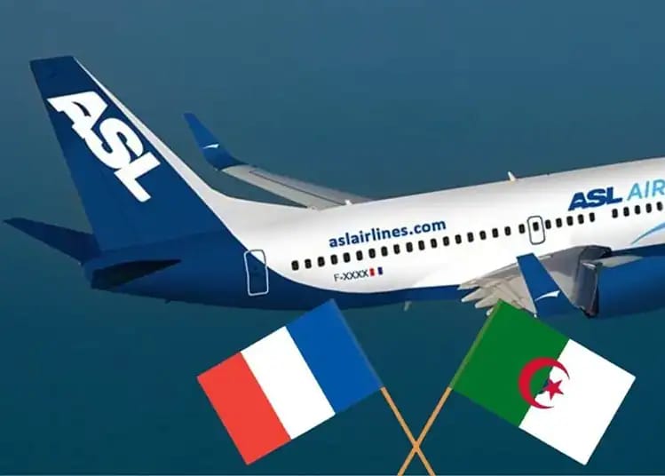 Avion ASL Airlines avec drapeaux de la France et de l'Algérie.