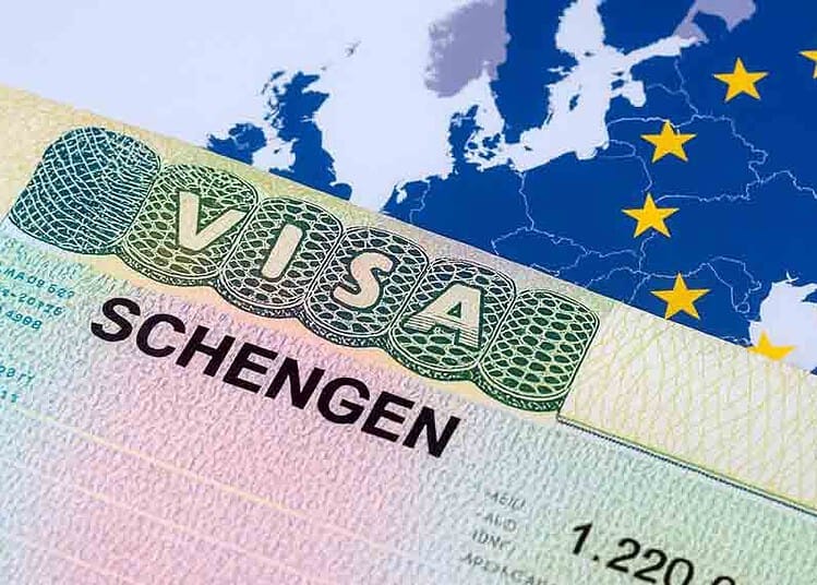 Carte Visa Schengen avec drapeau de l'Union Européenne.