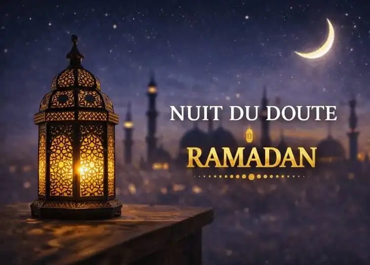 Aïd el-Fitr 2026 : Quand sera la Nuit du doute en France? Lanterne illuminée avec la lune et la mosquée en arrière-plan.