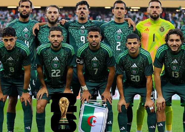 Algérie-Argentine (0-3) : ce que révèlent Mahrez et Petkovic Groupe de joueurs de football algériens en uniforme vert.