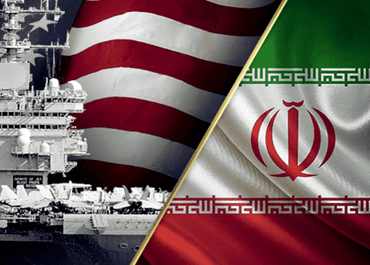 Navire militaire américain face au drapeau iranien.