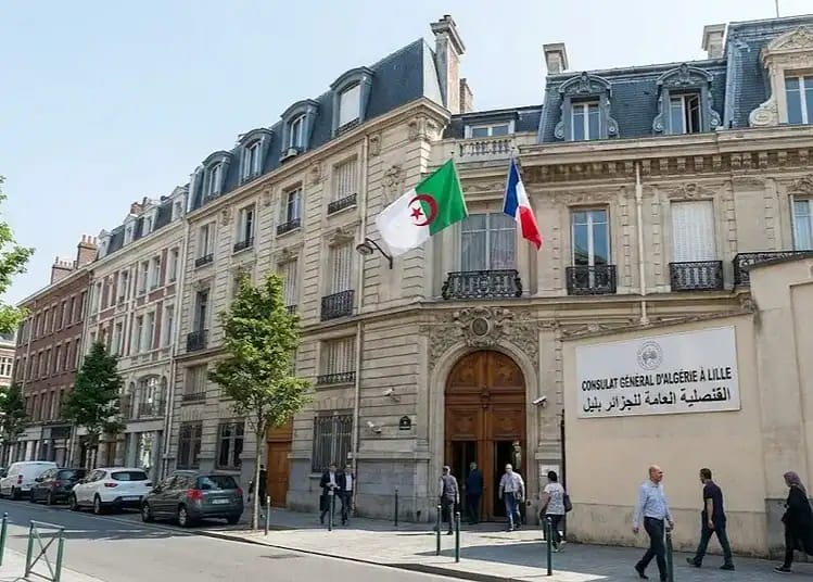 Consulat d'Algérie : permanence spéciale pour papiers officiels Façade du consulat d'Algérie avec drapeaux algérien et français.