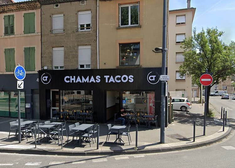 Restaurant Chamas Tacos avec terrasse en plein air à Lyon.