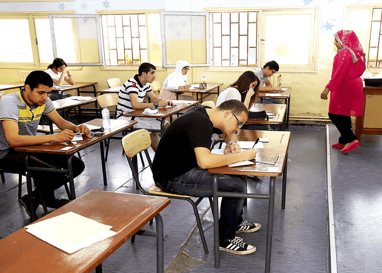 Bac 2026 en Algérie : Internet sera-t-il coupé comme avant Étudiants en examen du BAC dans une salle d'examen en Algérie.