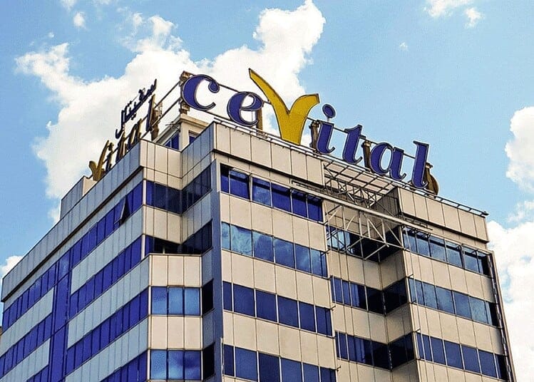 Bâtiment moderne de Cevital avec logo visible en haut.