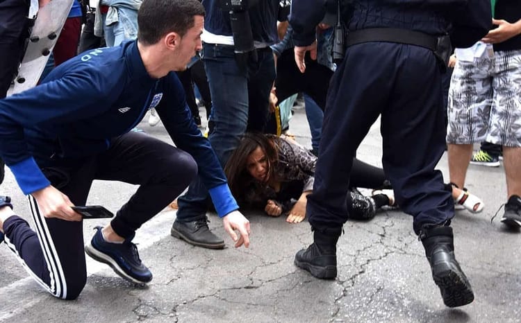 Manifestations en France : 540 arrestations et 406 policiers blessés Manifestants et forces de sécurité lors d'une répression à Ouargla.