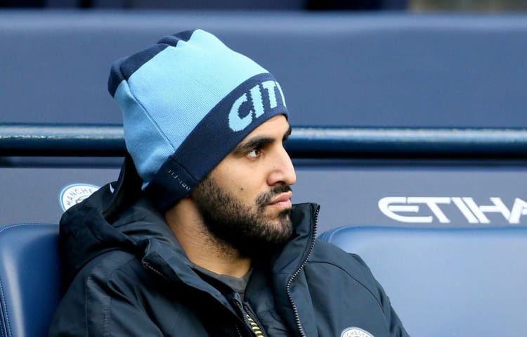 Mahrez: «Ne pas se qualifier pour le mondial avec mon pays a été la pire expérience de ma carrière» Homme en bonnet et veste d'hiver, regard pensif.