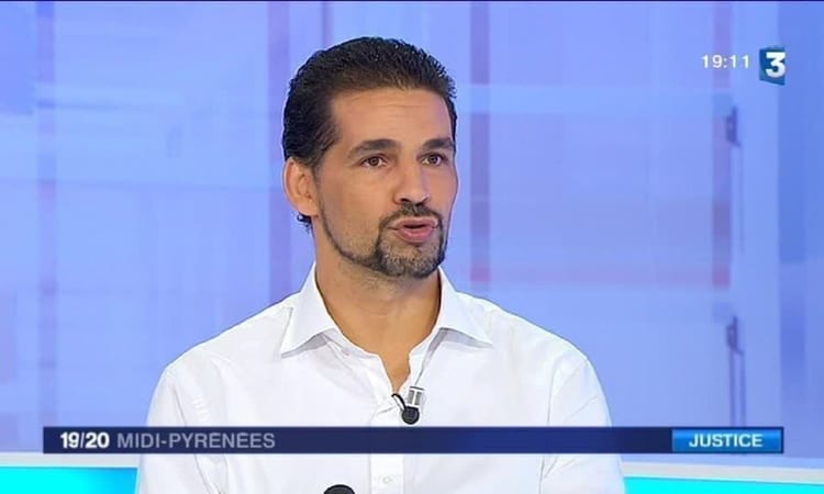 Redouane Ikil lors d'une interview télévisée en France.