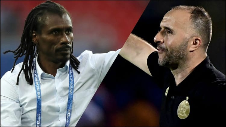 Deux entraîneurs africains célèbres lors d'une conférence ou d'un match.
