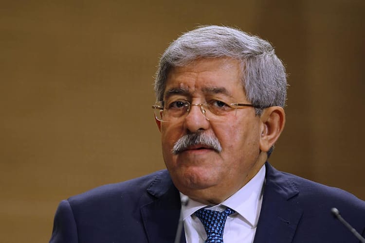 Ahmed Ouyahia, homme politique algérien, en conférence.