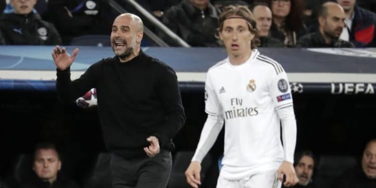 Guardiola « a fait une grosse erreur en sortant Mahrez » contre le Real, Selon Rafik Saifi Entraîneur Pep Guardiola et joueur de Manchester City lors du match.