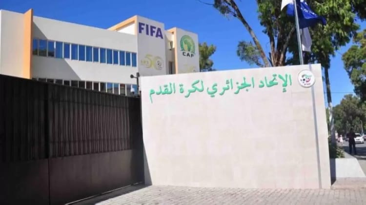 Entrée de la CAF à Casablanca avec logo FIFA et drapeau marocain.