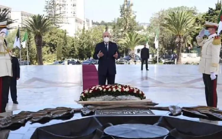 Algérie : Grâce présidentielle en faveur de 14 914 détenues Cérémonie en Algérie avec discours et hommage aux détenues.