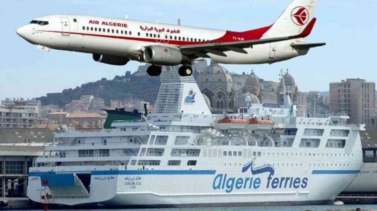 Air Algérie et Ferries : Tebboune evoque le renforcement de la flotte Ferry et avion d'Algérie en vol au-dessus de la ville.