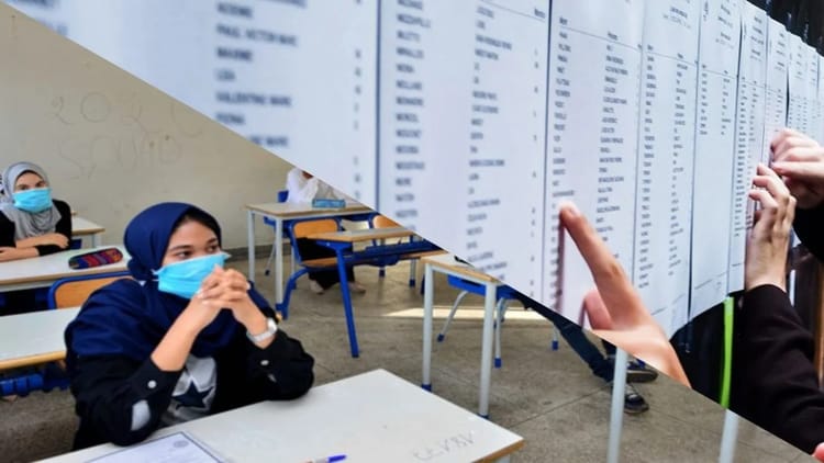 Étudiants en Algérie vérifiant leurs résultats du BAC 2022.
