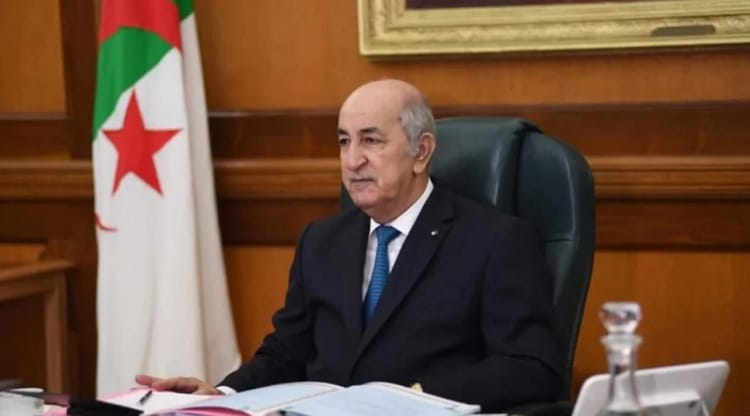 Tebboune adresse des messages à des dirigeants arabes Homme politique algérien lors d'une réunion officielle.