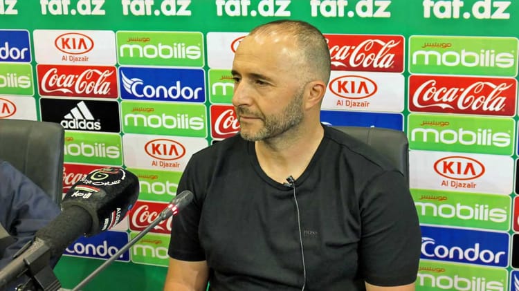 Djamel Belmadi, entraîneur de football, lors d'une conférence de presse.