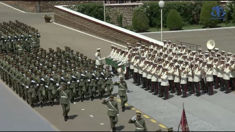 Algérie: Comment s'inscrire dans les écoles militaires ? Soldats en uniforme lors d'une cérémonie militaire en Algérie.