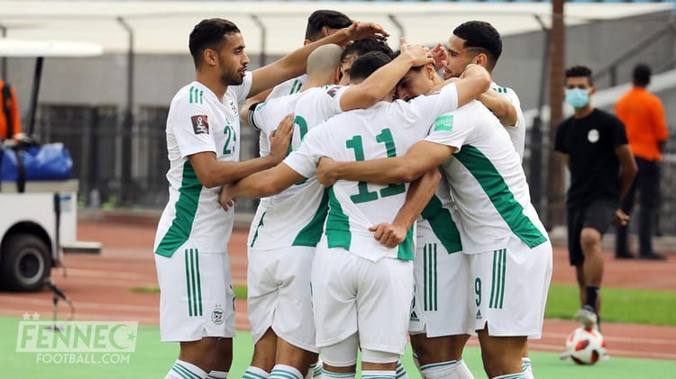 La FIFA rend à nouveau hommage à l’équipe d’Algérie ! (Vidéo) Joueurs algériens célébrant un but lors d'un match.