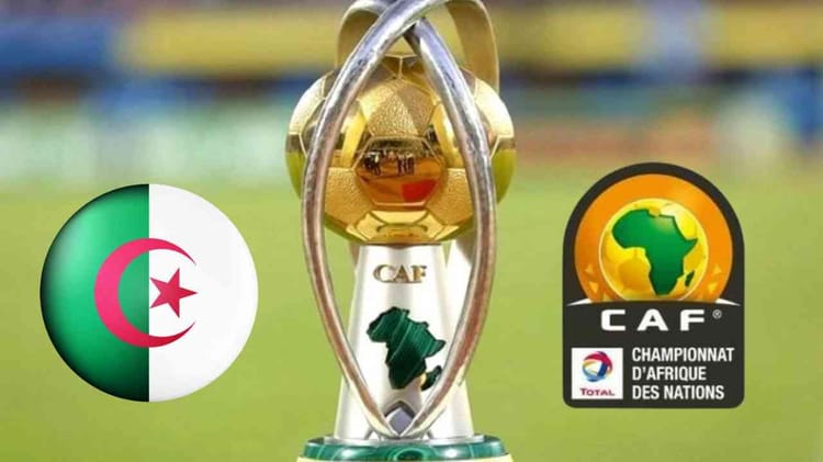 Grosse bataille entre l'Algérie et le Maroc, pour l’organisation de la CAN 2025 Trophée de la CAF avec drapeau algérien et logo de la CAF.