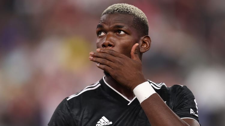 Affaire Pogba : la Vidéo, Mathias contredit Paul Paul Pogba avec une expression pensive lors d'un match de football.