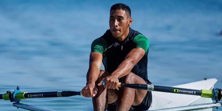 Championnat d’Afrique d’Aviron : l’Algérie retrouve le podium Athlète d'aviron en pleine course sur l'eau.
