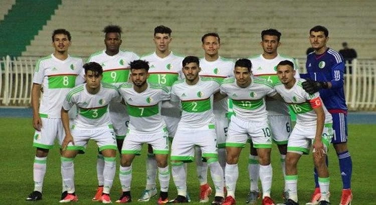 CAN U23 : la liste de l’Algérie contre la RDC dévoilée Groupe de joueurs de l'équipe U23 d'Algérie avant un match.