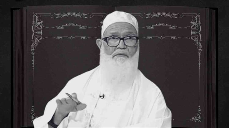 Cheik Abu Abdullam en portrait noir et blanc, portant une robe blanche et un turban.