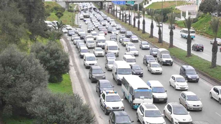 Trafic important sur une route d'Alger en préparation du sommet arabe.