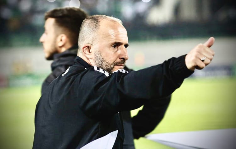 Affaire : Belmadi compte saisir la justice Coach Belmadi donnant des instructions sur le terrain.