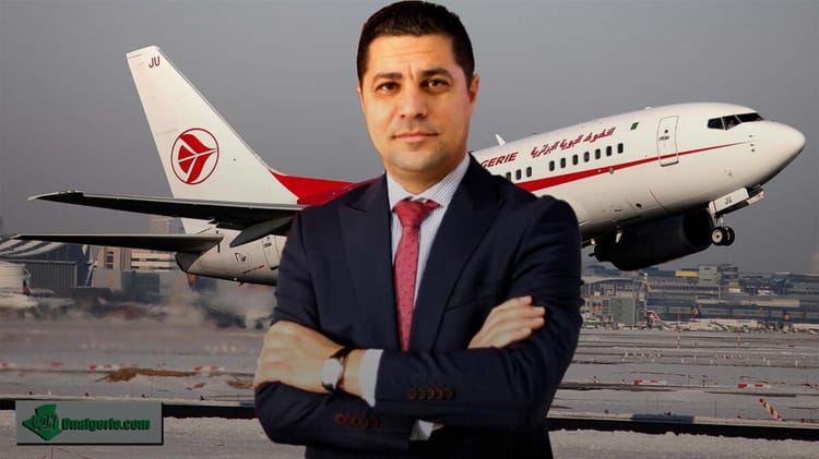 Homme d'affaires en costume devant un avion d'Air Algérie.