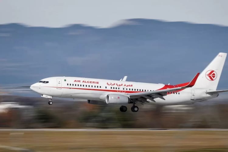Air Algérie : ça bouge pour l'acquisition de nouveaux vols Avion Air Algérie décollant avant l'heure sans passagers.