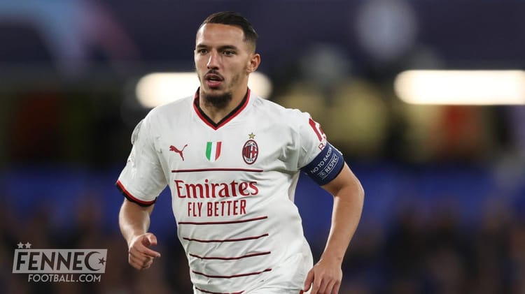 Ismail Bennacer ! La grosse nouvelle pour le Fennec Joueur de l'AC Milan portant le maillot blanc et la cape lors d'un match.