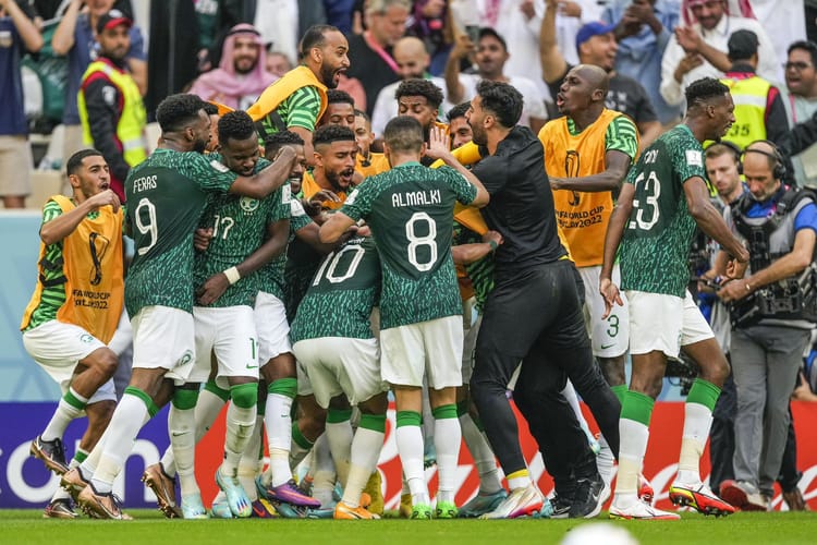 CDM 2022: Un jour férié décrété en Arabie Saoudite ! Équipe de football célébrant une victoire lors de la Coupe du Monde 2022.