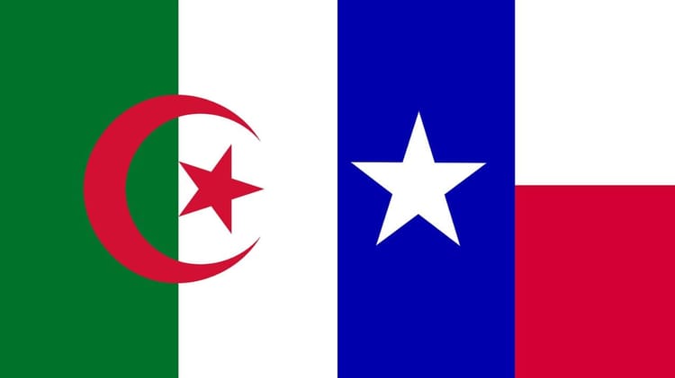 Drapeau algérien et drapeau du Texas côte à côte.