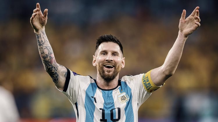Lionel Messi en célébration avec le maillot argentin.