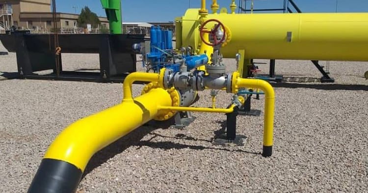 Tuyaux et valves de gaz naturel en Algérie.