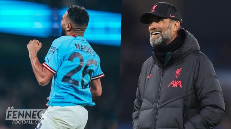 Manchester City Liverpool : Klopp encense Mahrez Mahrez en action, célébrant un but lors d'un match de football.