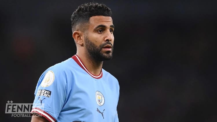Riyad Mahrez en action pour Manchester City lors d'un match important.