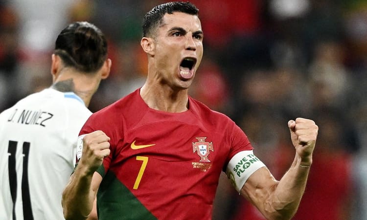 Cristiano Ronaldo. Enfin la grosse mise au point Cristiano Ronaldo célèbre avec passion sur le terrain de football.