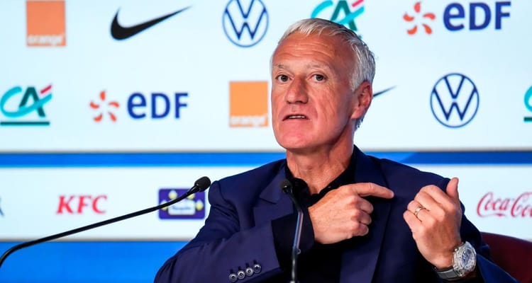 Didier Deschamps lors d'une conférence de presse en France.