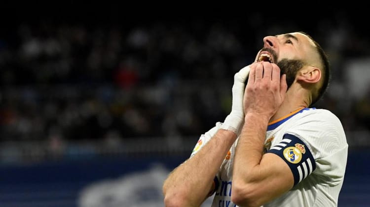 Benzema, l'énorme coup de tonnerre en vue Karim Benzema en célébration lors d'un match de football.