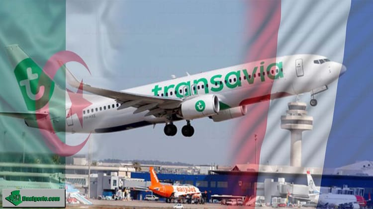 Avion Transavia en vol au-dessus de l'aéroport d'Alger.