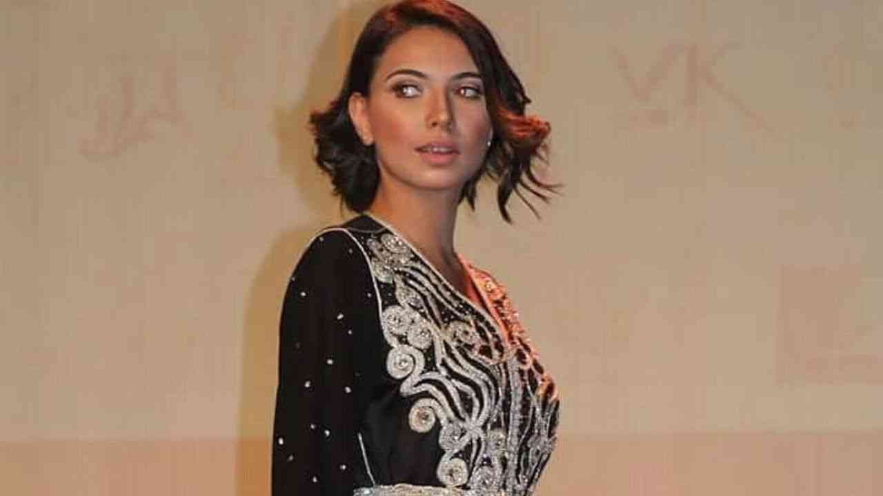 Dounia Benzouai, Miss Algérie 2018, lors d'une sortie publique.